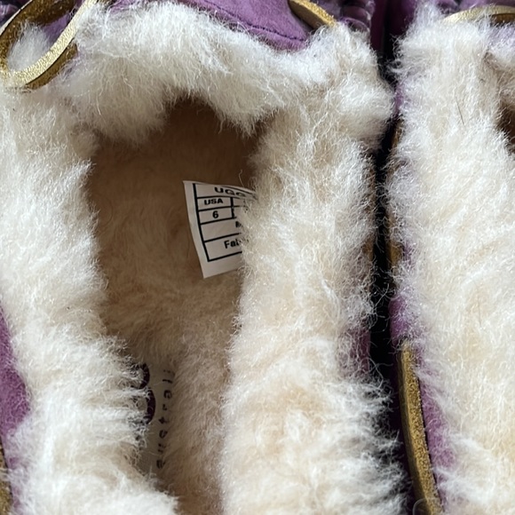 New UGG Moccasins - Picture 4 of 5